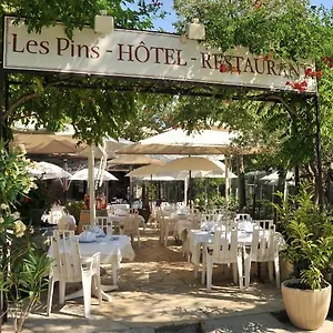 Les Pins Restaurant Et D'hôtes Hotel Sillans-la-Cascade